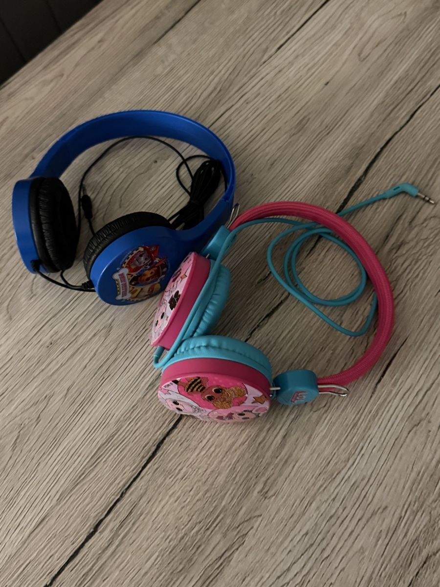 Kopfhörer: Kinder Kopfhörer Set 2 Stk. blau rosa – Neu (gemäss Beschreibung) aus Wettingen von Joelds98