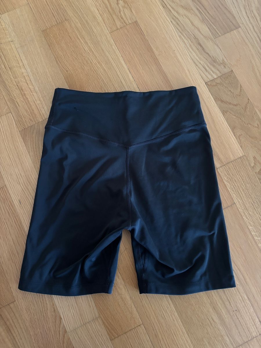 Nike Leggings: Short running Nike – Gebraucht aus Bulle von ali_7fns 1