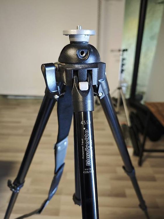 Treppiedi & Teste: Trépied professionnel Manfrotto 455B stable et robuste – Usato da Lausanne venduto da Haouille 1