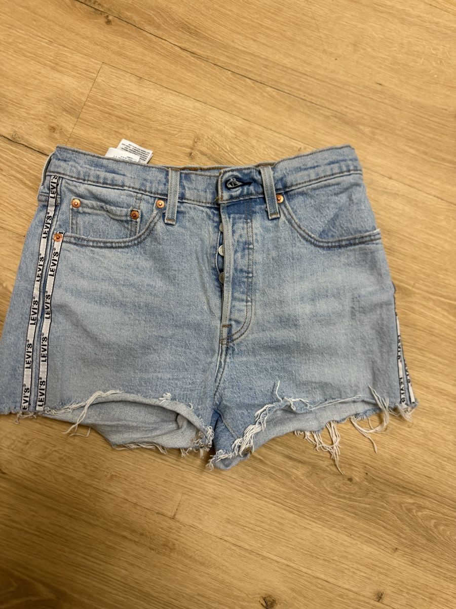 Levi's Jeans: Jeans Shorts von Levi's Gr. 27 – Usato da Kölliken venduto da Vivii01 1