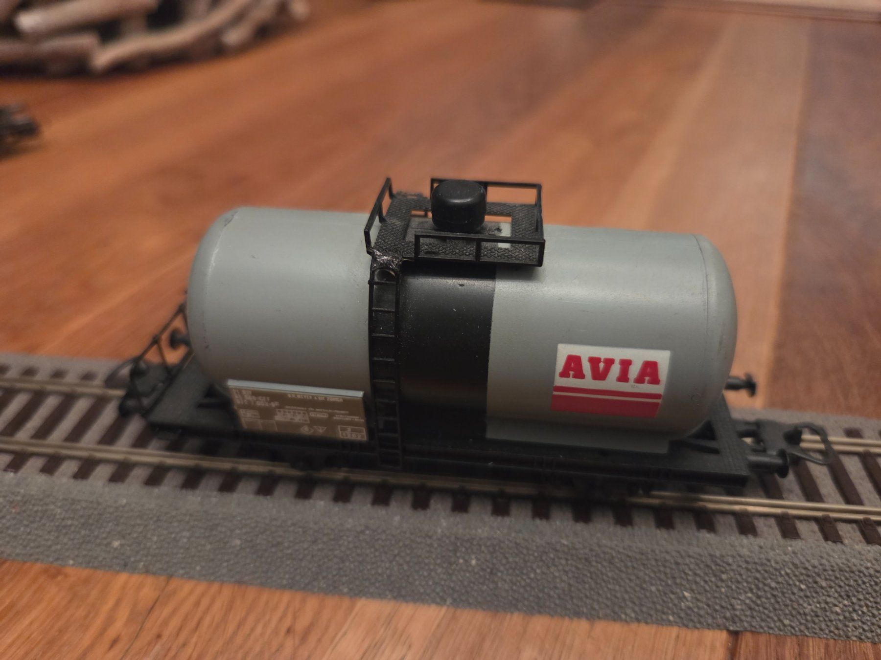 Lima Modelleisenbahnen: Wagon citerne AVIA - CFF SBB FFS - Lima H0 DC – Gebraucht aus Sion von Stefan1938 2