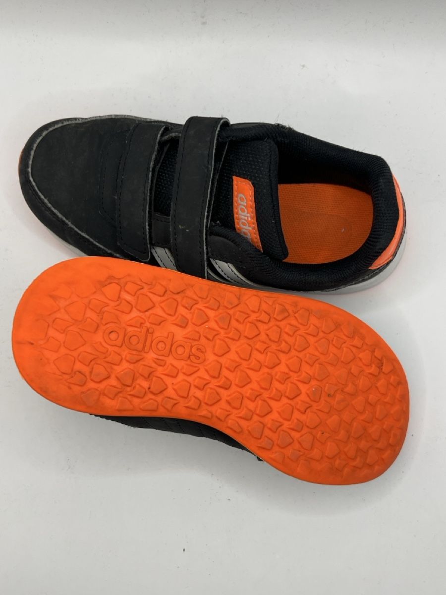 Adidas Scarpe da uomo: Adidas Sneakers schwarz - Gr. 30 – Usato da Zuchwil venduto da Commander0 2