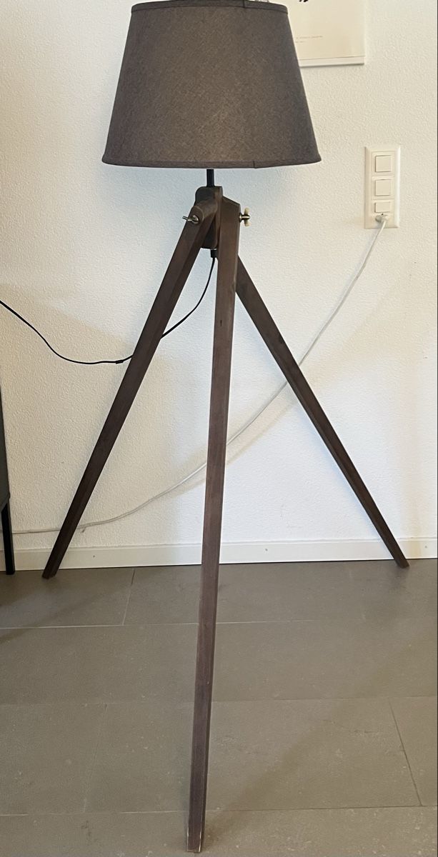 Lampes: Lampe sur pieds – D'occasion à Fribourg par Obiwan22