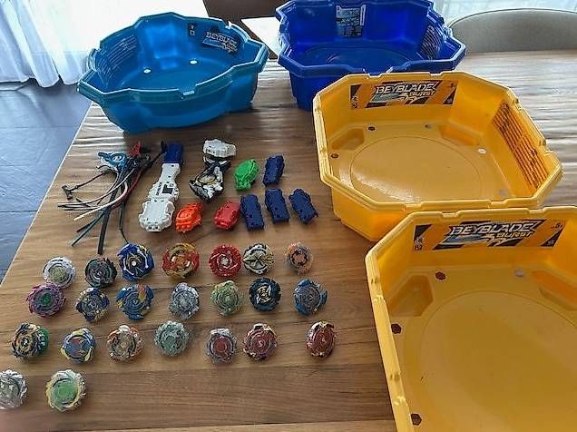 Spielzeuge: Beyblade Burst Set: 23 Original Kreisel + 4 Arenen – Gebraucht aus Marbach SG von Sonni81