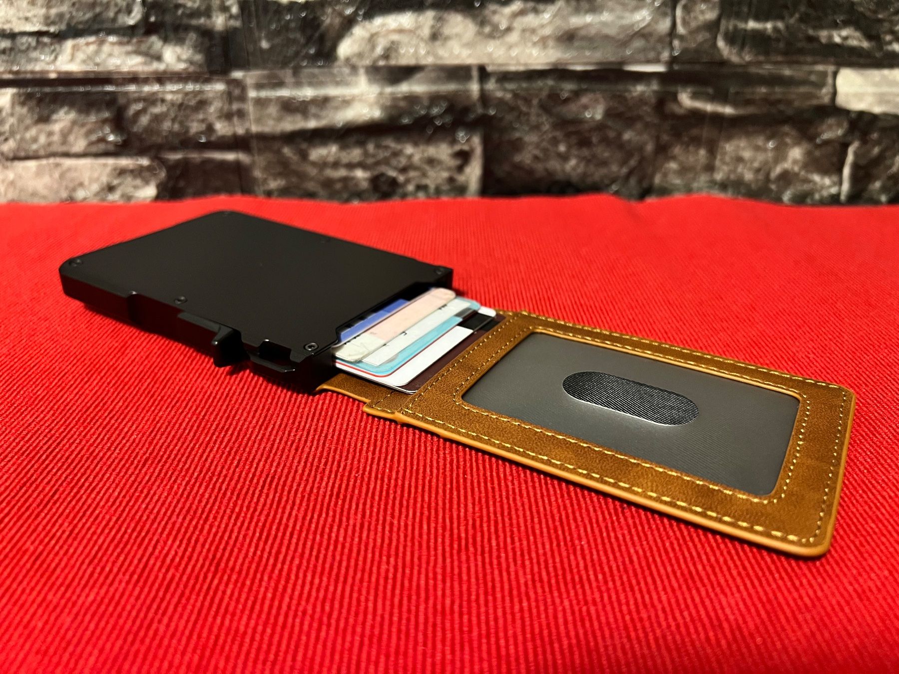Brieftaschen: Schmales Portemonnaie, mit Clip – Neu und originalverpackt aus Bern von No1e 6
