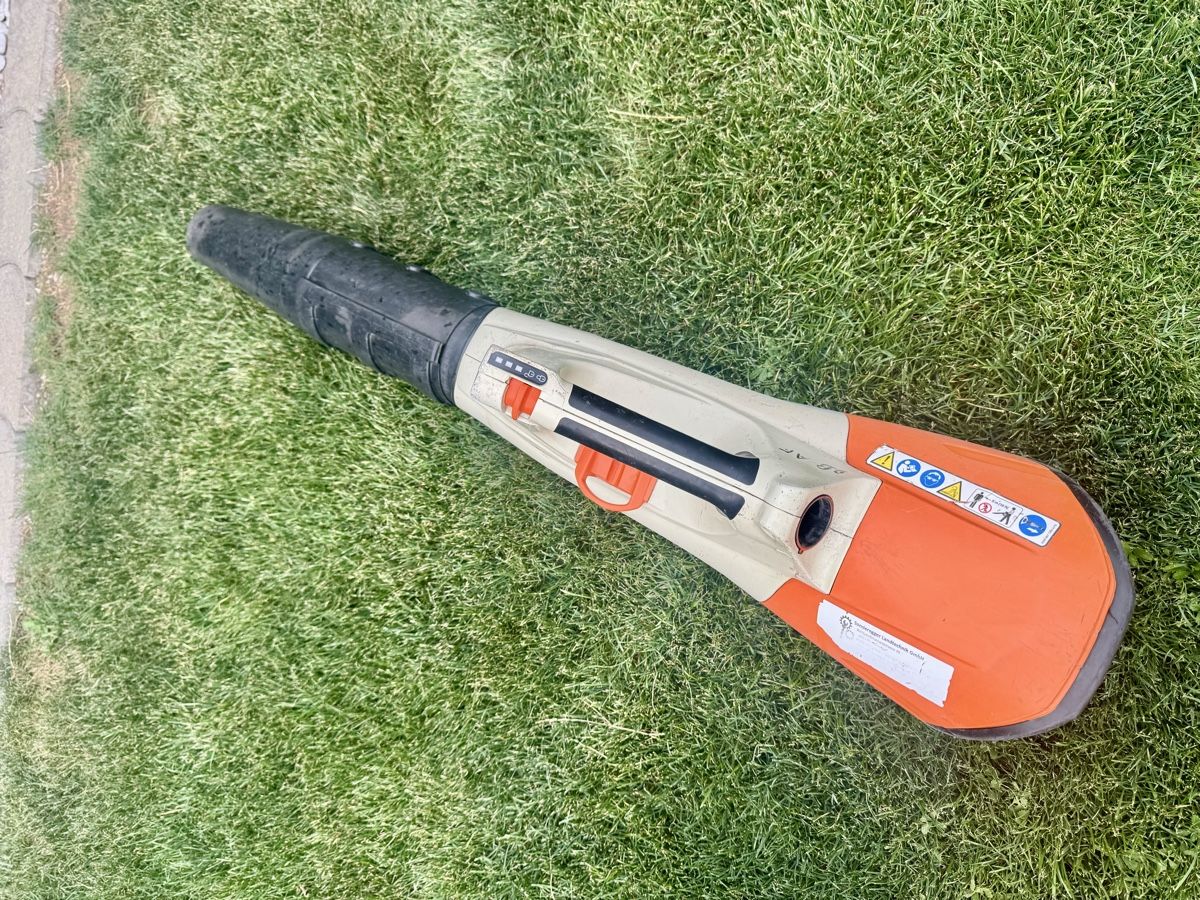 Stihl Tagliaerba: Stihl Laubbläser BGA 100 Akku – Usato da Safenwil venduto da kitty06 1