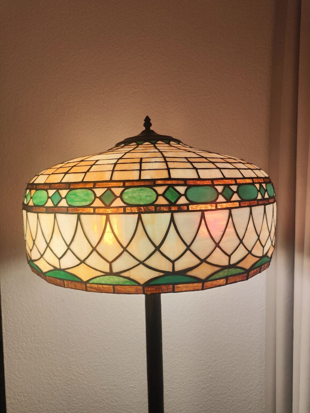 Lampade: Tiffany Lampe mit Bronz Lampenfuss – Usato da Volketswil venduto da rerererarara 5