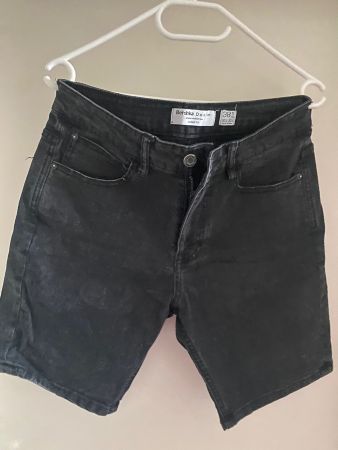 Bershka Denim Shorts, Schwarz, Grösse 38 - Sommerhit!