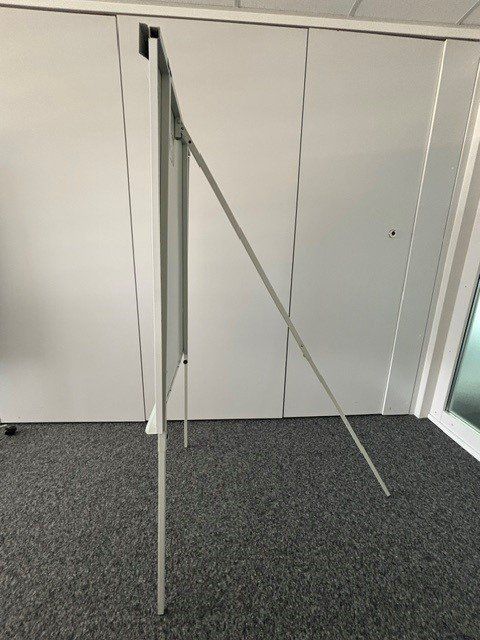 Lavagne: Flipchart Weiss mit Standfuss – Usato da Dürnten venduto da jungfarmer10 3