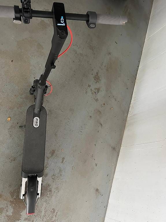 Elektromobile: E-SCOOTER XIAOMI 5 Pro – Gebraucht aus Stallikon von son_6m69 2