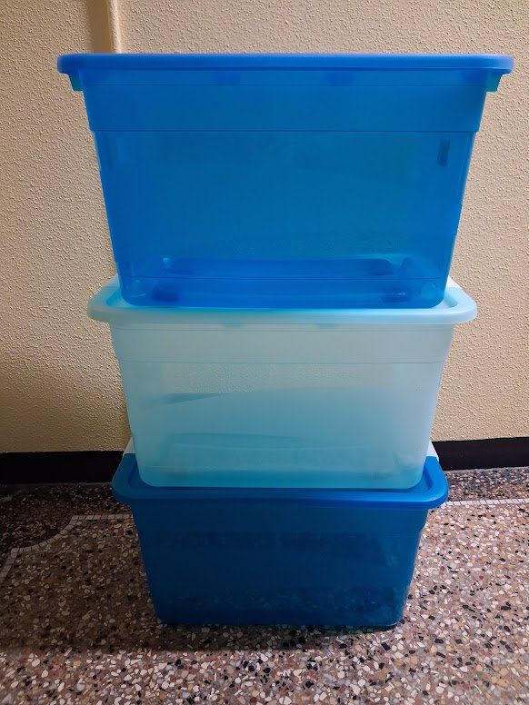 Casse di trasporto: Caisses de rangement empilable bleu "lot de 3" – Usato da Genève venduto da Bell-47 2