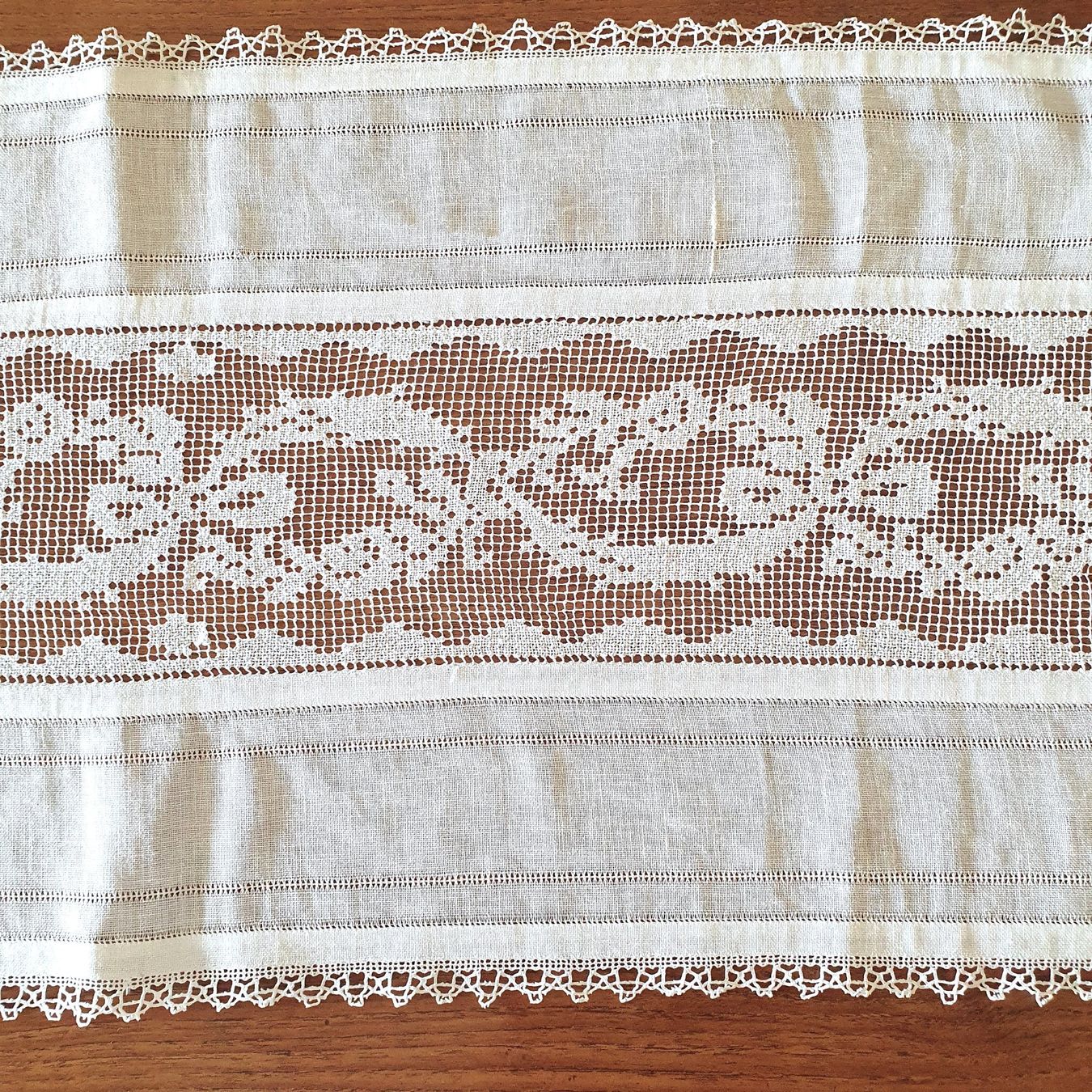Altra biancheria da tavola: Ancien napperon rectangulaire, 130 x 40 cm – Usato da Lausanne venduto da venise001 3