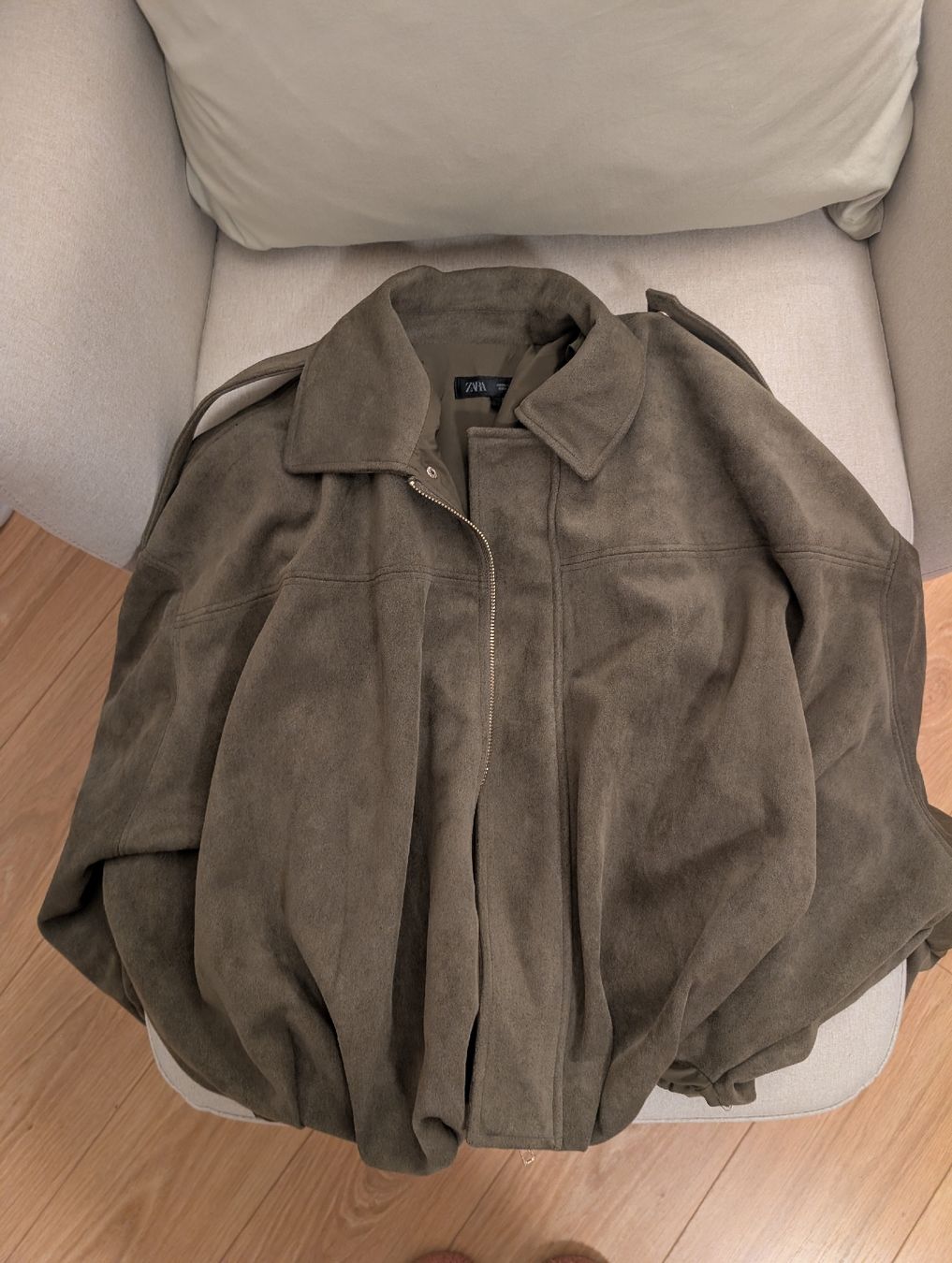 Zara Jacken: Zara suede effect bomber jacket – Neu (gemäss Beschreibung) aus Zürich von mur_v9pp 1