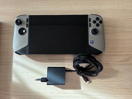 Console de jeux MSI Claw 8 AI+ A2VM