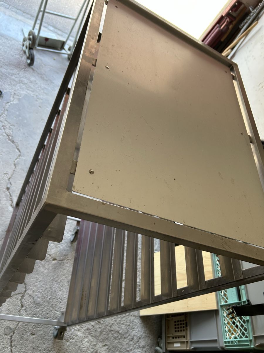 Scaffali: REGAL MIT ROLLEN BECKER GASTRO WERKSTATT – Usato da Bottmingen venduto da Surubi 5