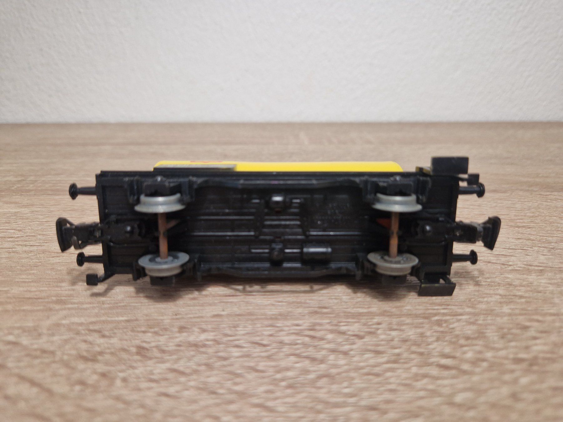 Märklin Modellini di ferrovie: Märklin Kesselwagen Shell H0 – Usato da St-Aubin-Sauges venduto da Lo_Go 2