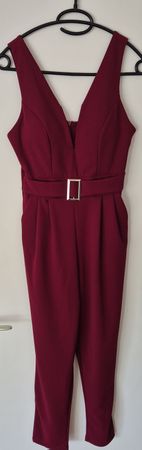 Burgunderroter Jumpsuit mit Fakegürtel - Grösse 38 (M)
