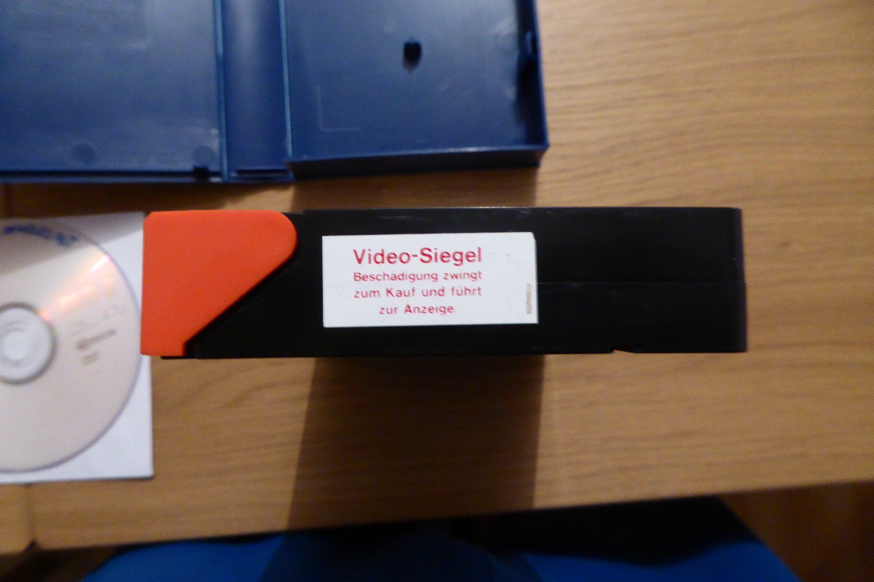 Tutti i VHS: VHS Polizeirevier Los Angeles Ost mit Backup DVD – Usato da Allschwil venduto da Summelsarium 7
