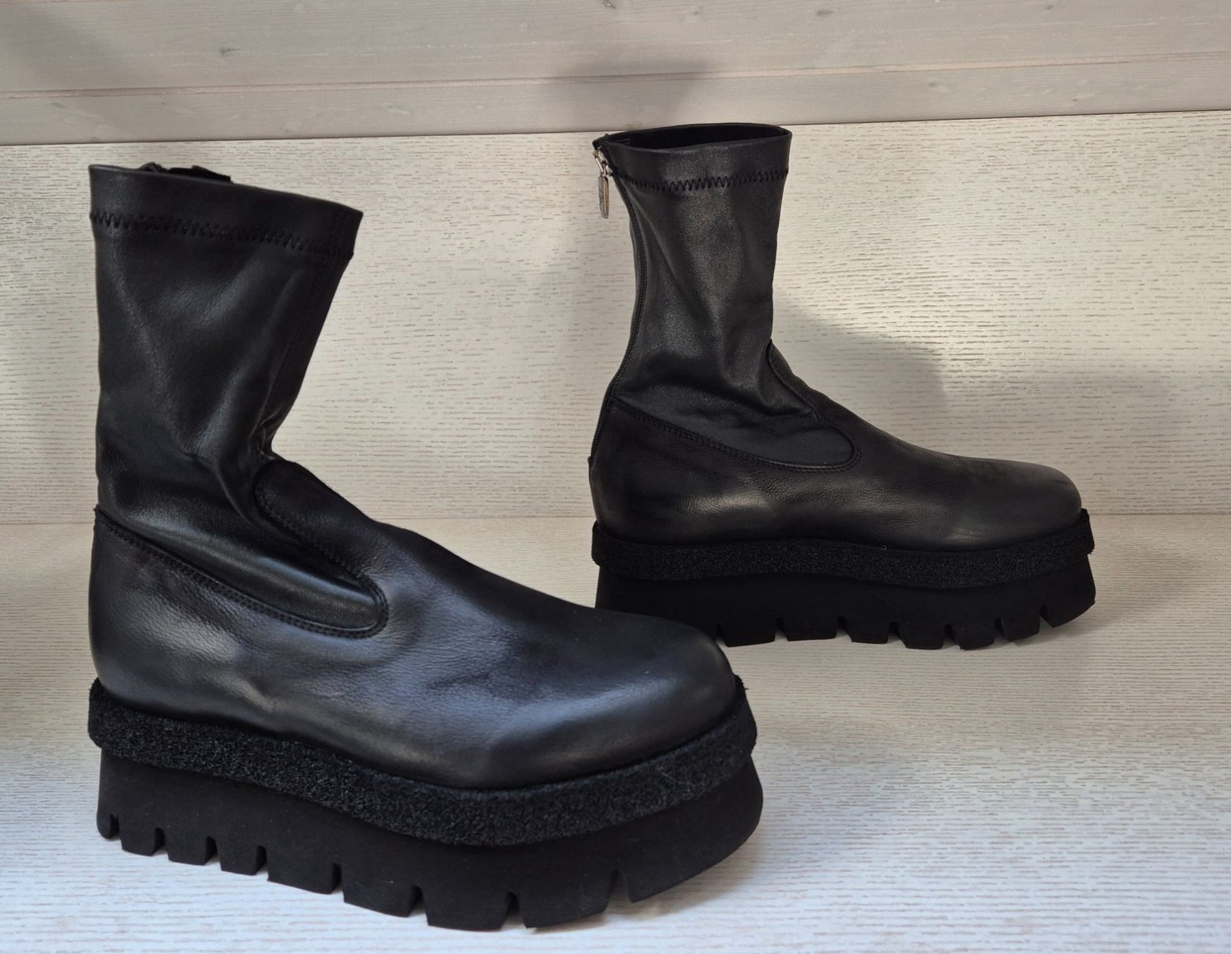 Lofina Scarpe da donna: LOFINA  Schwarz  Grösse 37 1/2 – Usato da Buochs venduto da Cats_nw 1