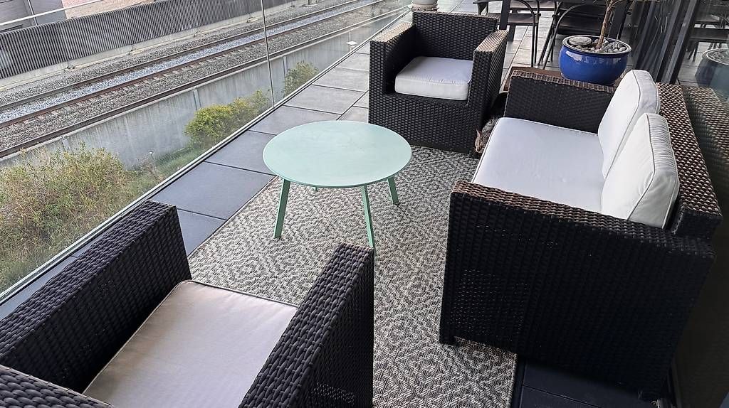 Set di tavolo e panche: Ensemble salon de terrasse – Usato da St-Blaise venduto da Yoki2