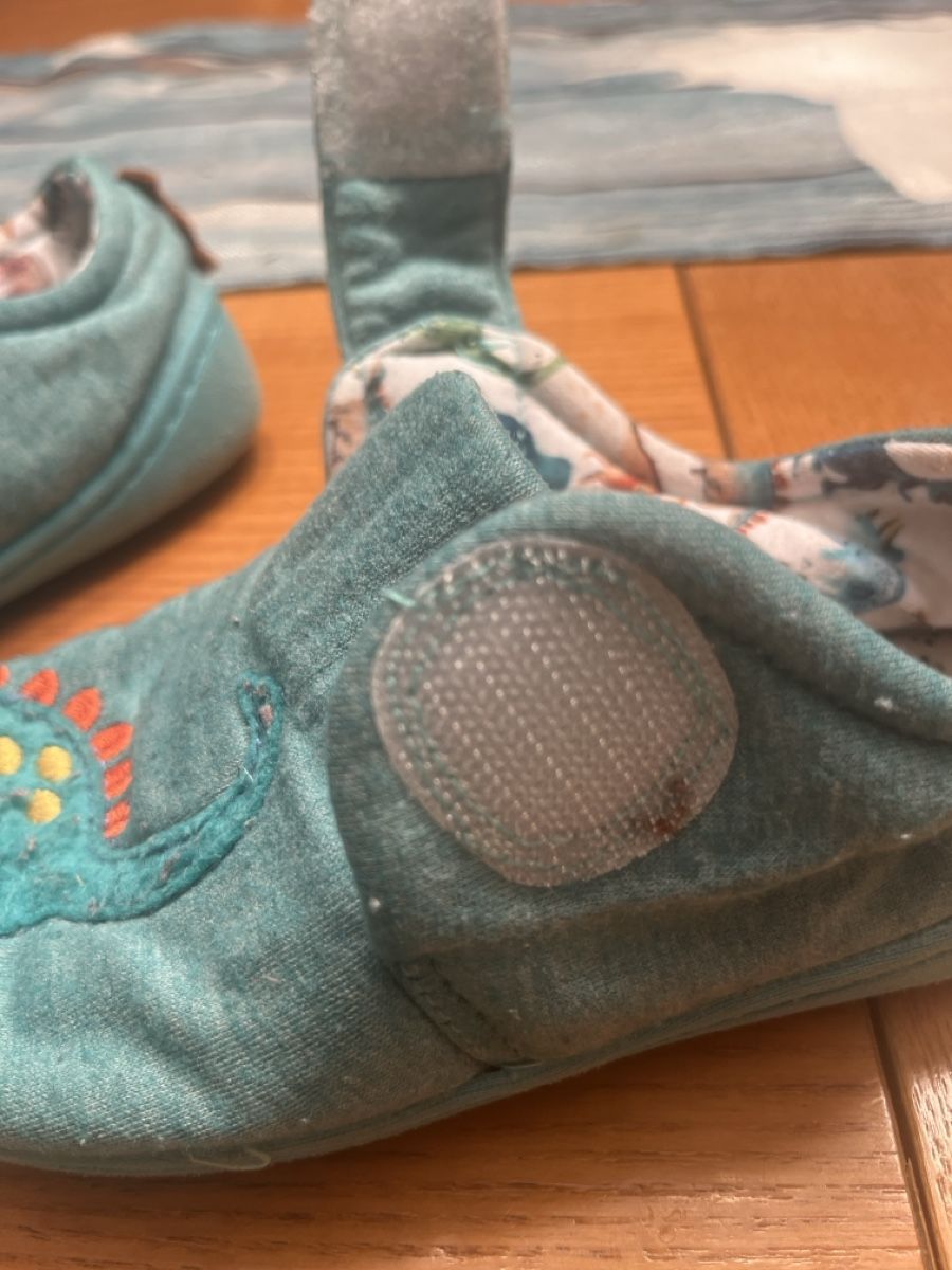 Next Schuhe für Jungen: Next Hausschuhe mit Dinosaurier, Grösse 26.5, Türkis 🦕 – Gebraucht aus Kaisten von saleforfun 2