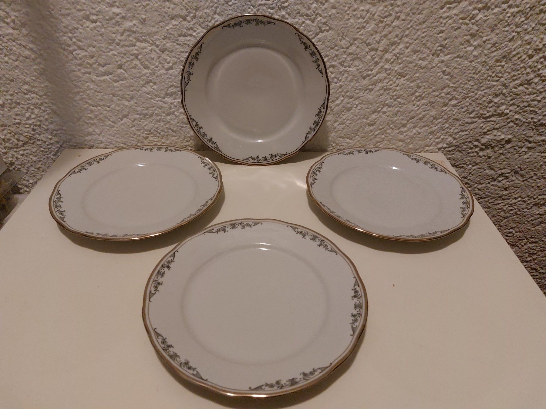 Winterling Piatti: 4 elegante Winterling Bavaria Dessertteller mit Goldrand – Usato da Horgen venduto da Angel0010
