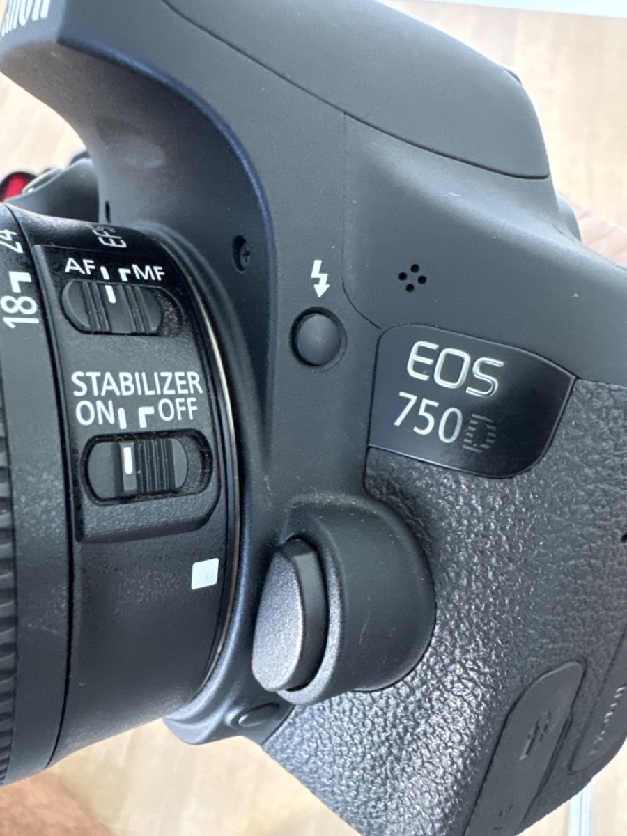 Canon Appareil photo: Canon EOS 750D – D'occasion à Basel par xxx099 3