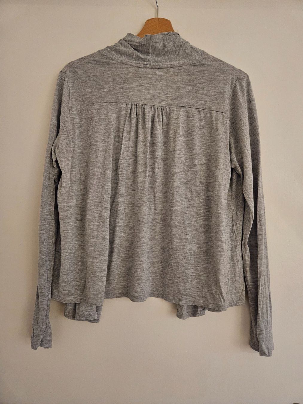 Pullover & Sweatshirts: Graues, feines Jäckli grau Gr.S – Gebraucht aus Schaffhausen von sabrina915 1