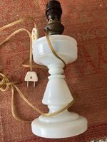 Lampenfuss aus weissem Glas, elektrifiziert