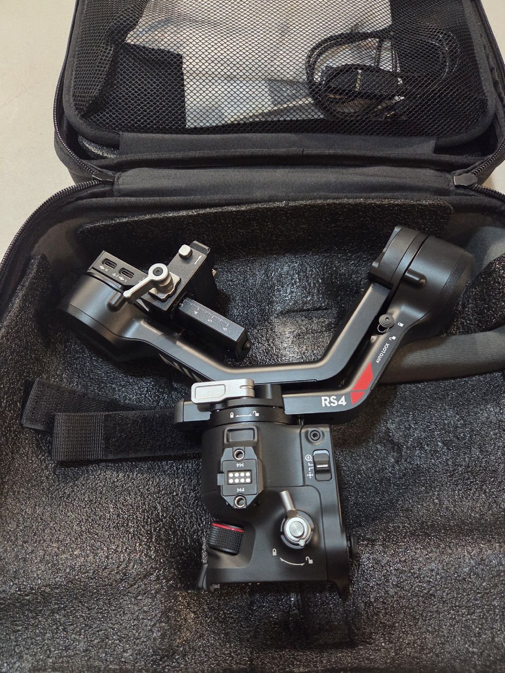 DJI Altri Accessori: DJI RS4 Combo comme neuf – Nuovo (secondo la descrizione) da Orbe venduto da LaGrange 1