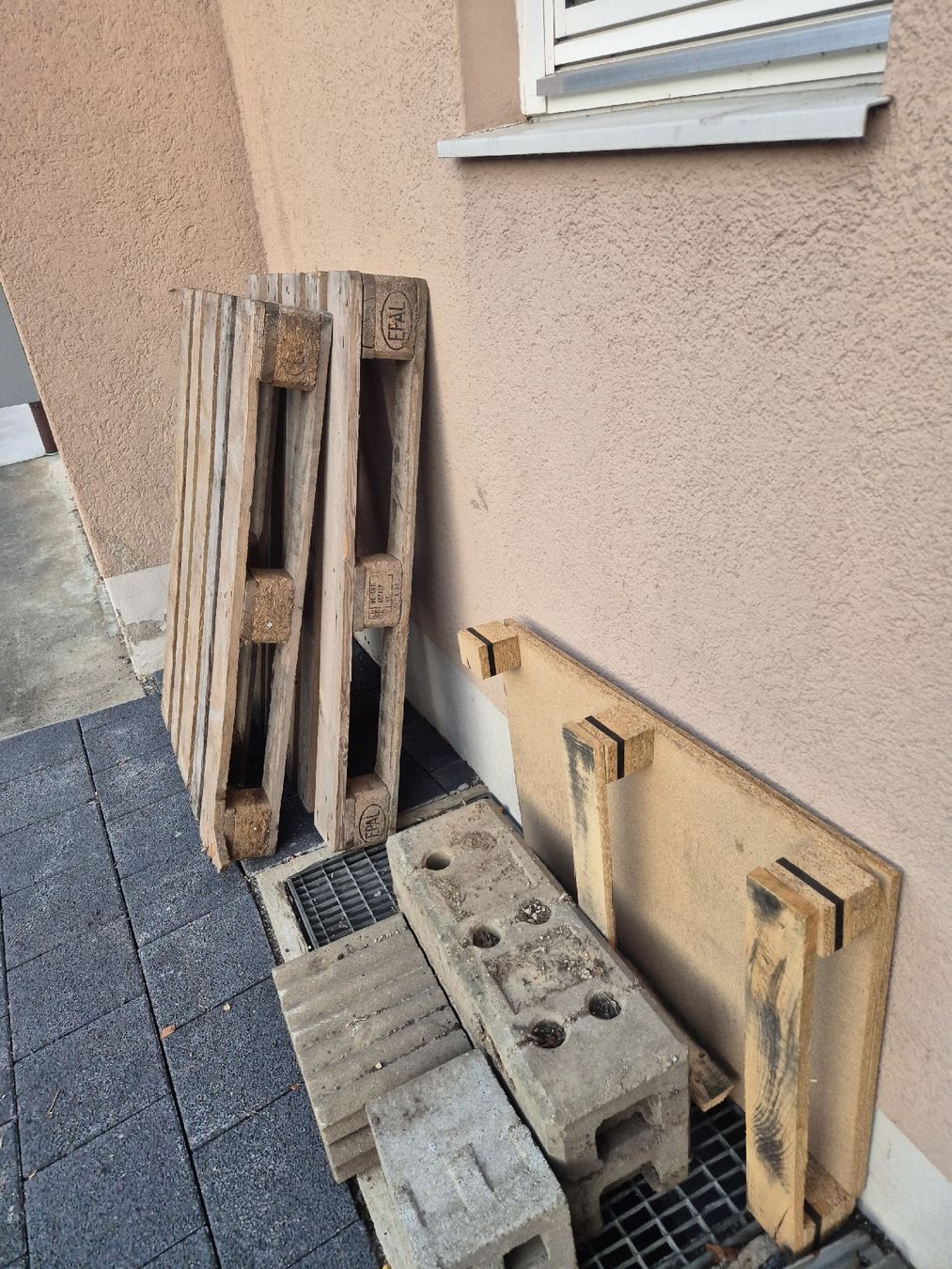 Pallets: Palett – Usato da Leuggern venduto da MonaM90