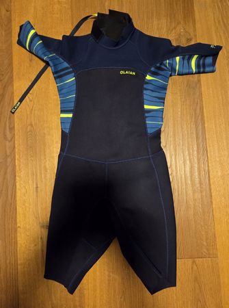 Neoprenanzug OLAIAN 1.5mm kurz Grösse 10-12 Jahre