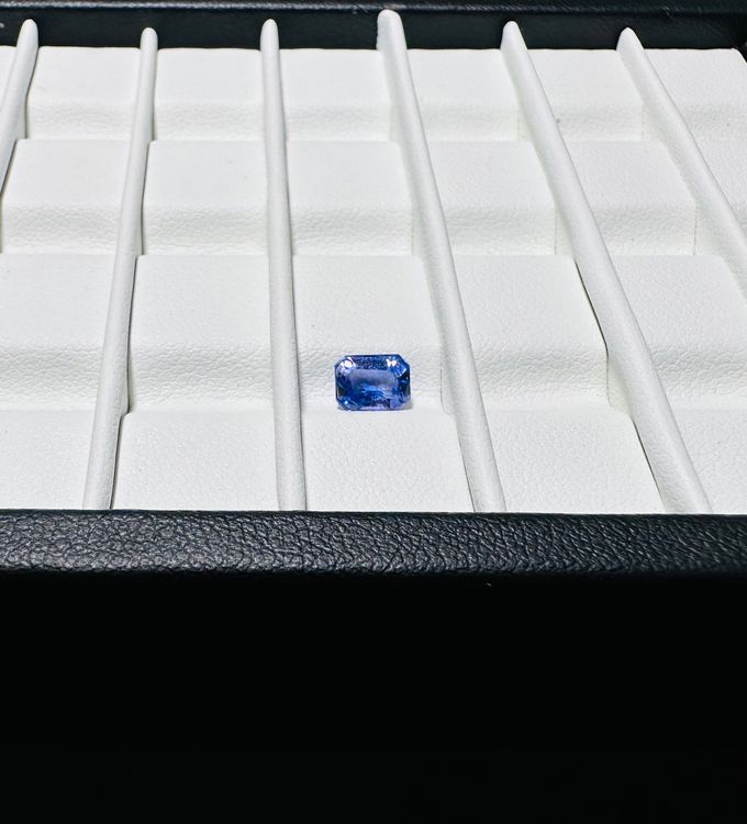 Saphir Naturel D'Auvergne 0.42 Carat, 6x4.3mm, Bleu/vert, Qualité VS - Taille Moderne Excellente