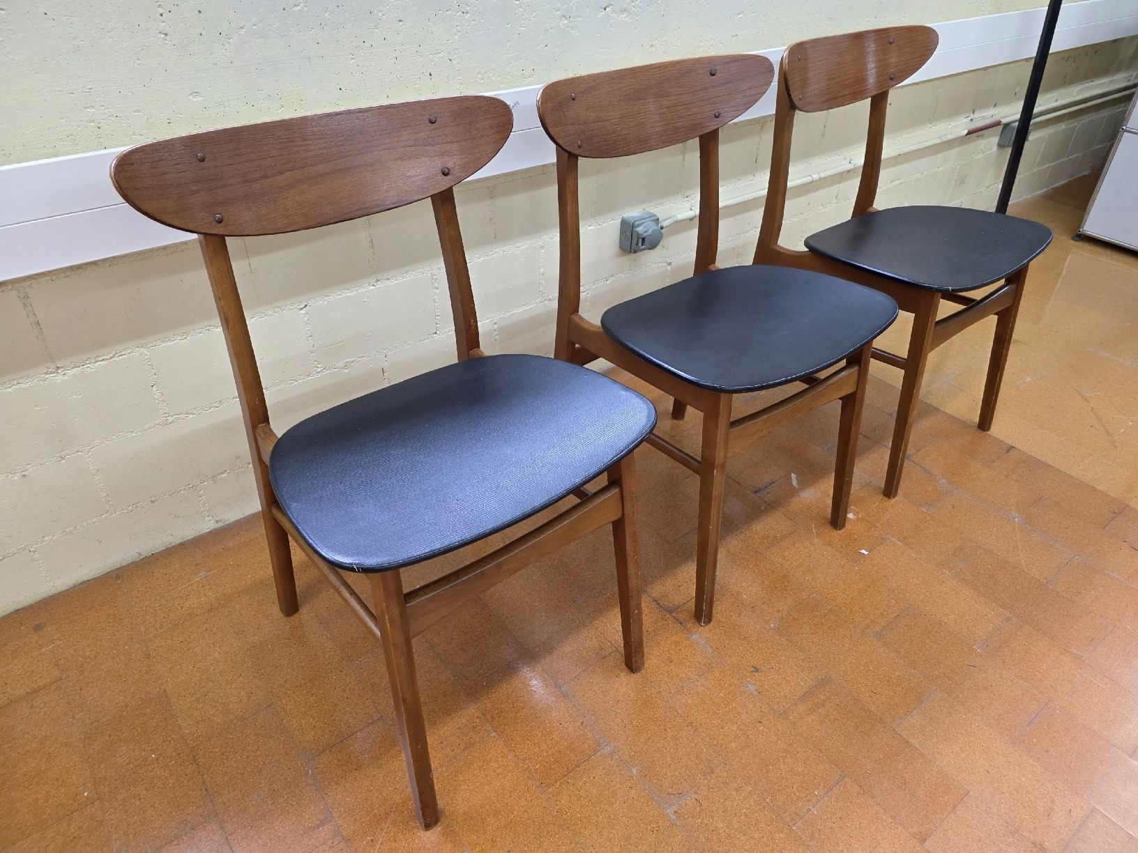 Sedie: 3 Designer Stühle Farstrup Modell 210 aus Dänemark – Usato da Lichtensteig venduto da UsedIN 4