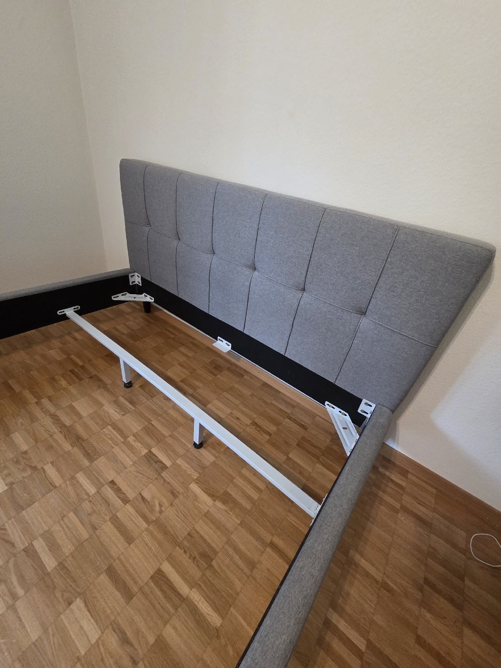 Micasa Betten: Graues Polsterbett 160x200 – Gebraucht aus Zürich von Le1 2