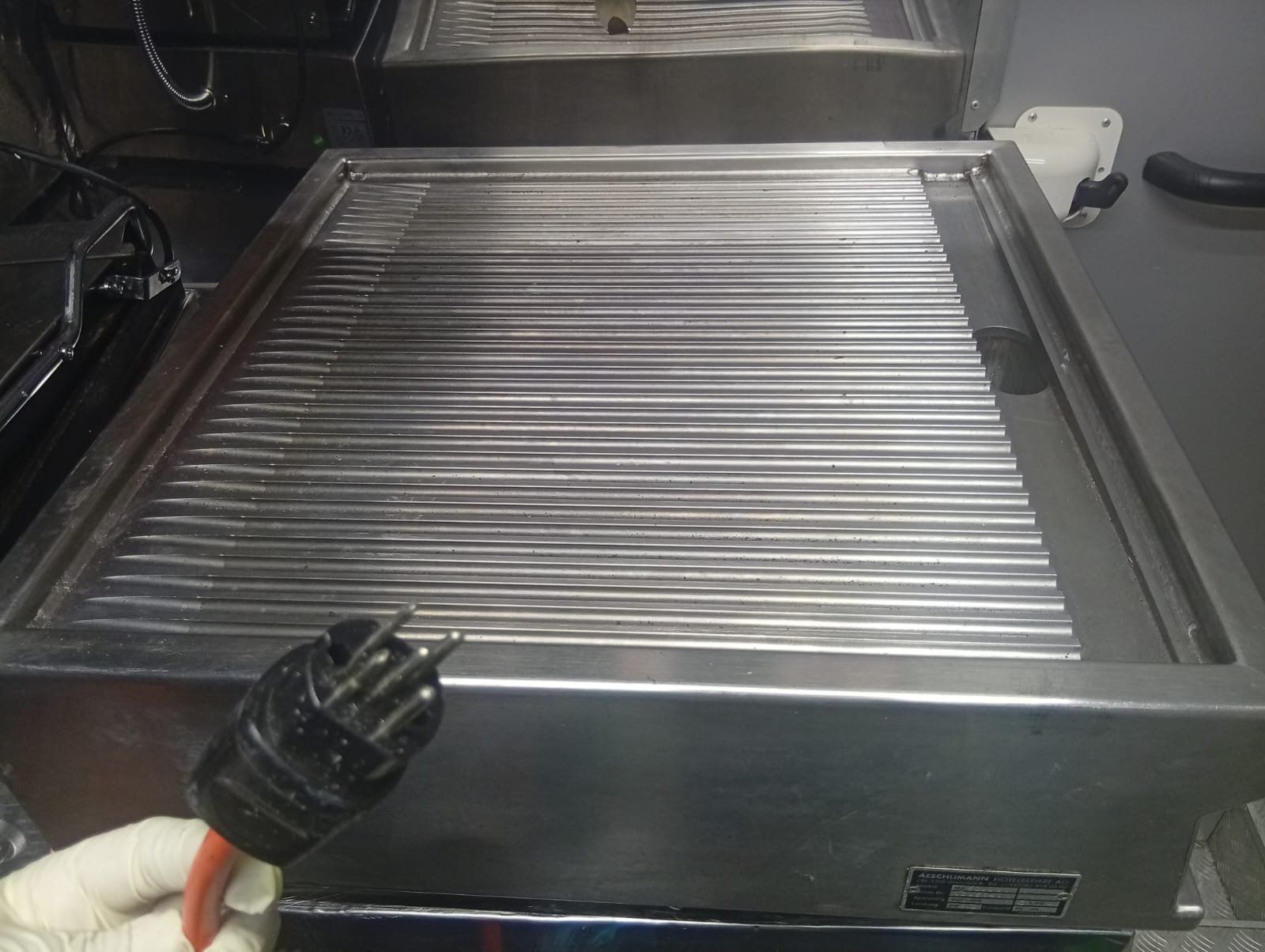 Griglie: Gebrauchter Profi-Grill, Marke Aeschlimann. – Usato da Zweisimmen venduto da gio_67mq 1