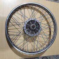 Suzuki, 2 Räder (vorne und hinten)