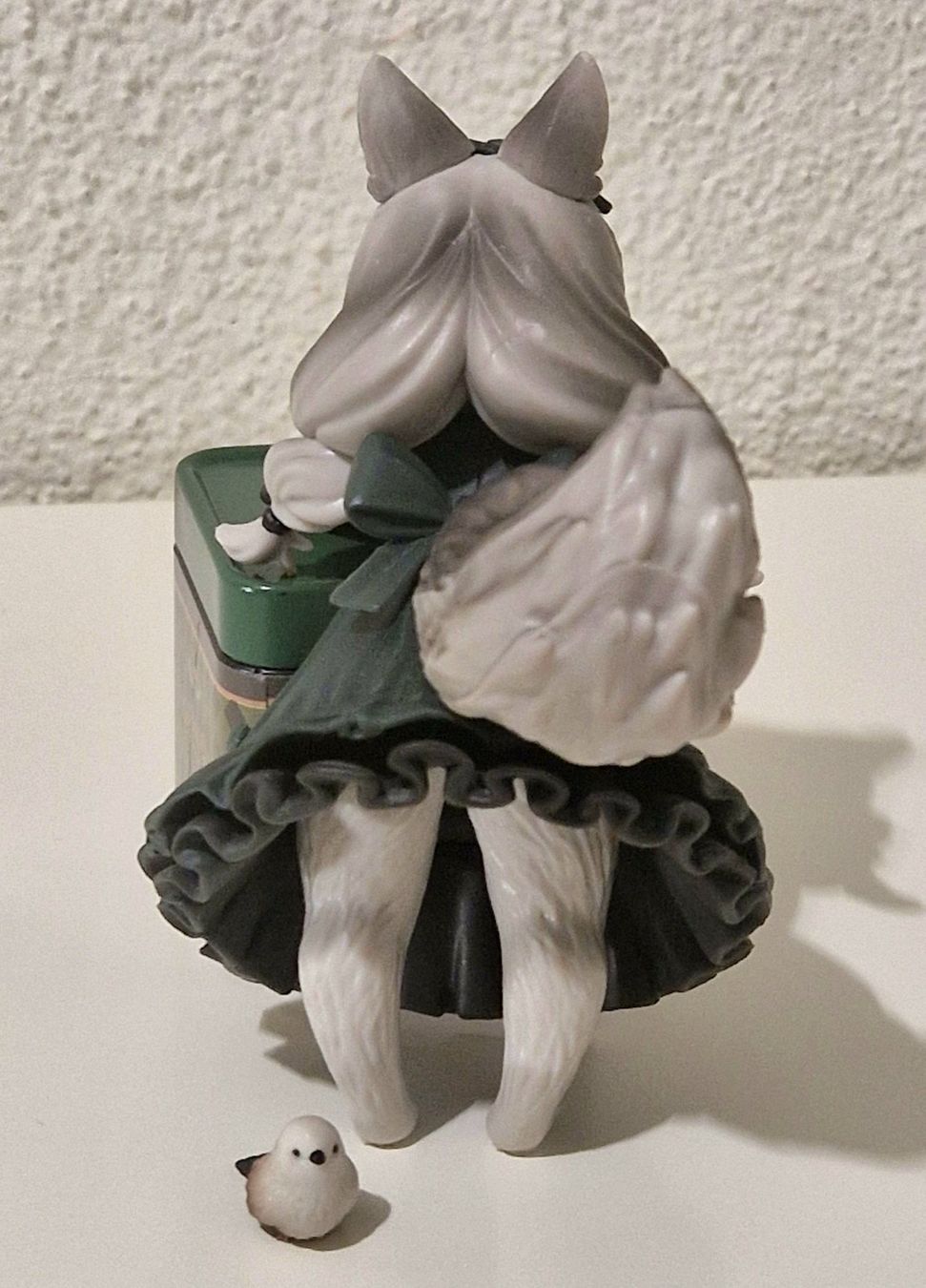 Statuette: Kleine Figur + Teedose – Usato da Zürich venduto da New_username 4