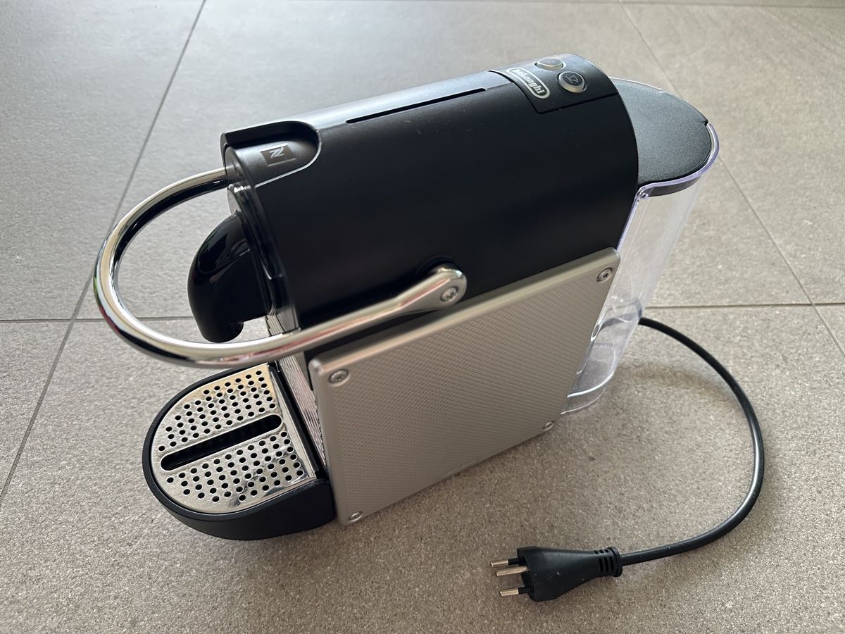 De'Longhi Macchine per caffè & Macchine per espresso: DeLonghi Nespresso Pixie EN124.s Kapselkaffee-Maschine – Usato da Baar venduto da renbee