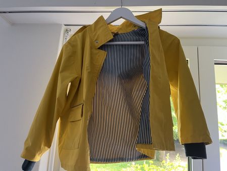 Gelbe Regenjacke für Jungen, Grösse 122/128 Regenschutz