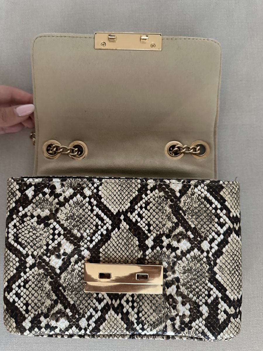 Taschen für Damen: Schultertasche Carpisa – Neu und originalverpackt aus Merenschwand von stefaniia.10 2