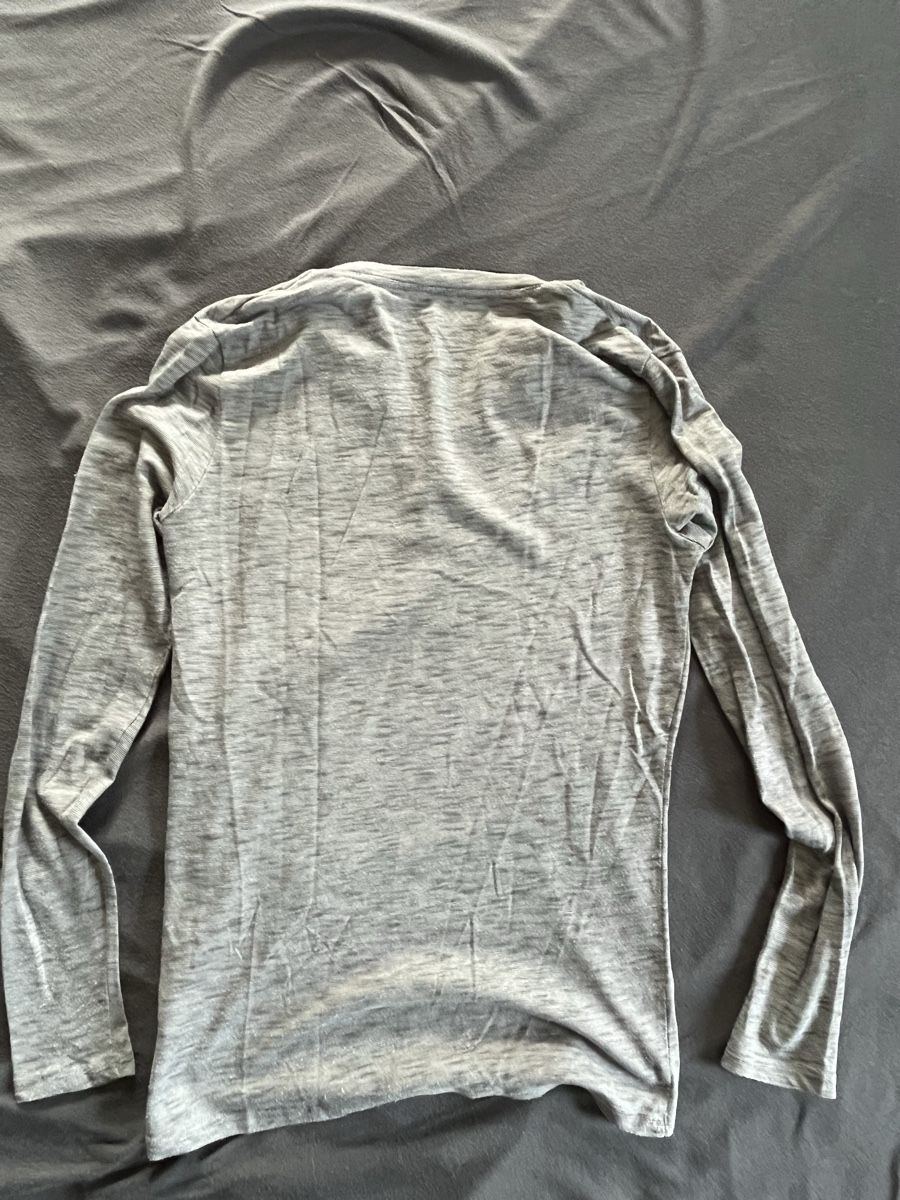 Guess T-shirt: Langarmshirt Marke GUESS, Gr. XS, Grau – Usato da Bonaduz venduto da The_flash_1893 2
