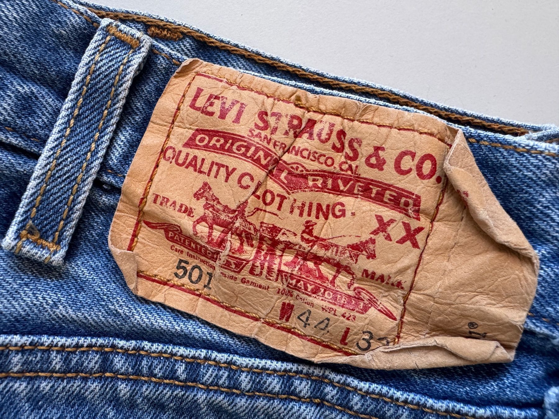 Levi's Jeans: Levis 501 denim  who worked W44 L32  with history from 2000 – Usato da Neuchâtel venduto da _Easy_to_Find_ 1