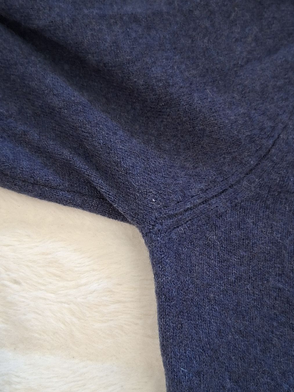 Maglioni & Felpe: Pull en 100 %cachemire bleu marine, – Usato da Renens VD venduto da ser_j2fn 5