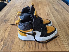 Basket Jordan 1 Mid SE, taille 38,5, comme neuves!