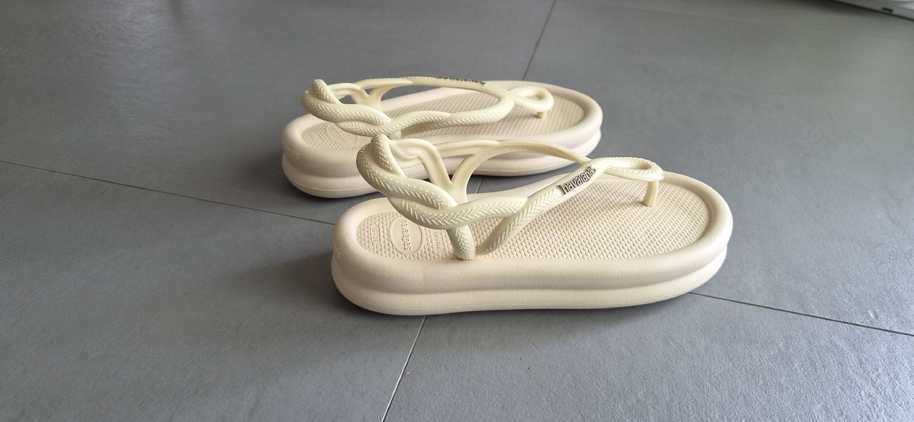 Havaianas Chaussures filles: HAVAIANAS 35/36 CRÈME  – Neuf (Voir description) à vufflens la ville par Veuveclicquot 2
