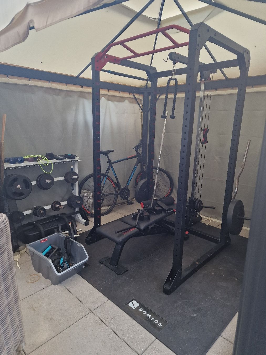 Hometrainer: Rack de musculation avec banc et accessoires – Usato da Versoix venduto da Macra_17