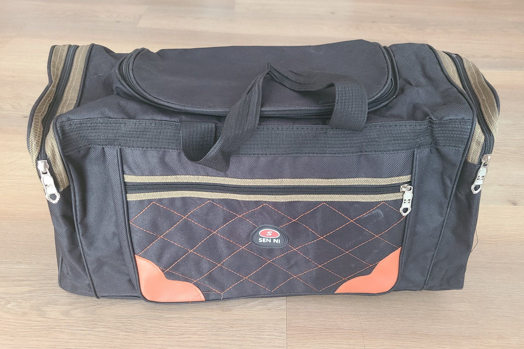 Sacs: Grosse Sporttasche / Reisetasche – Neuf (Voir description) à Egg b. Zürich par alpenchueli