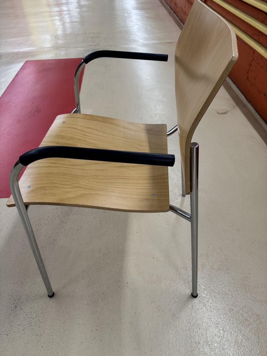 Thonet Sedie: Thonet Stuhl Holz/Metall mit Armlehne – Usato da wallisellen venduto da Simbadog 2