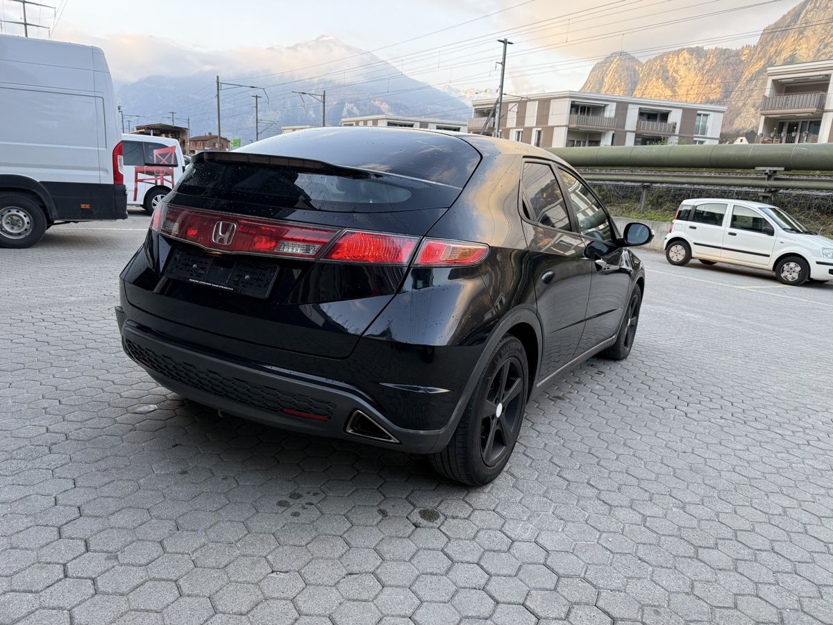 Honda Automobili: Honda Civic 1.8i – Usato da Domat/Ems venduto da Opmofe 3